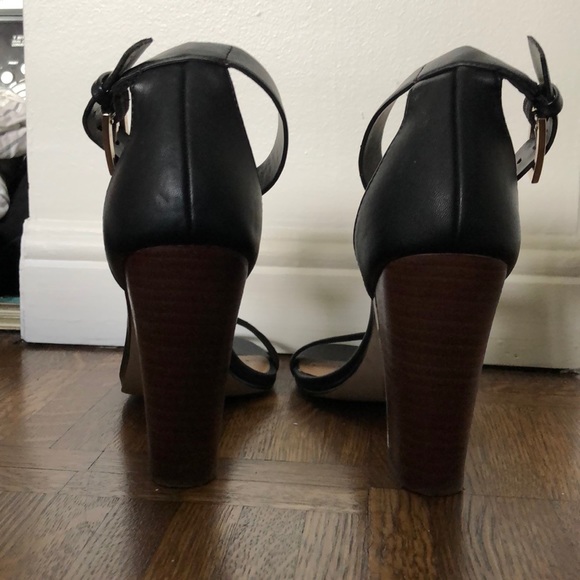 Strap heels - Picture 4 of 5
